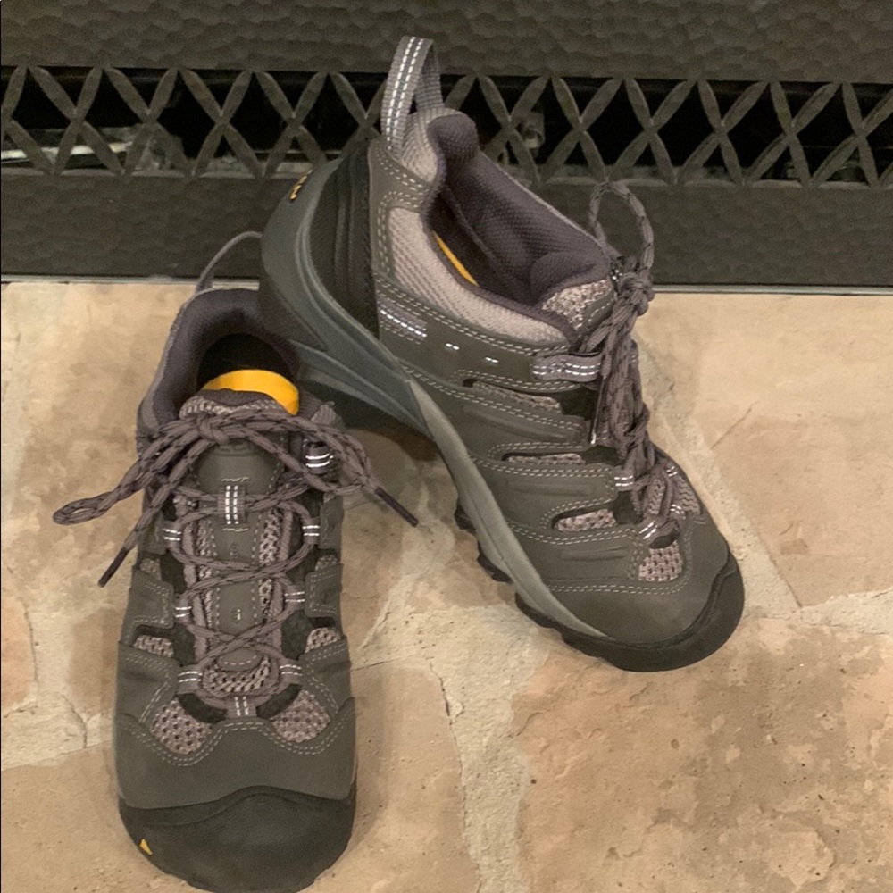 Keen  Utility Low Top Steel Toe Work/hiking boots F2413-18 🏔️ offers welcomed